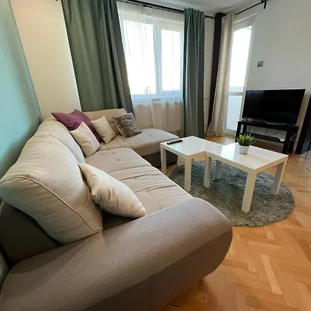 Al Malina 3bdr Family With Parking Space Near Airport And Iec Apartment *